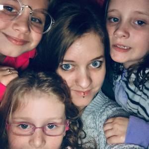 Meet your Posher, Casandra